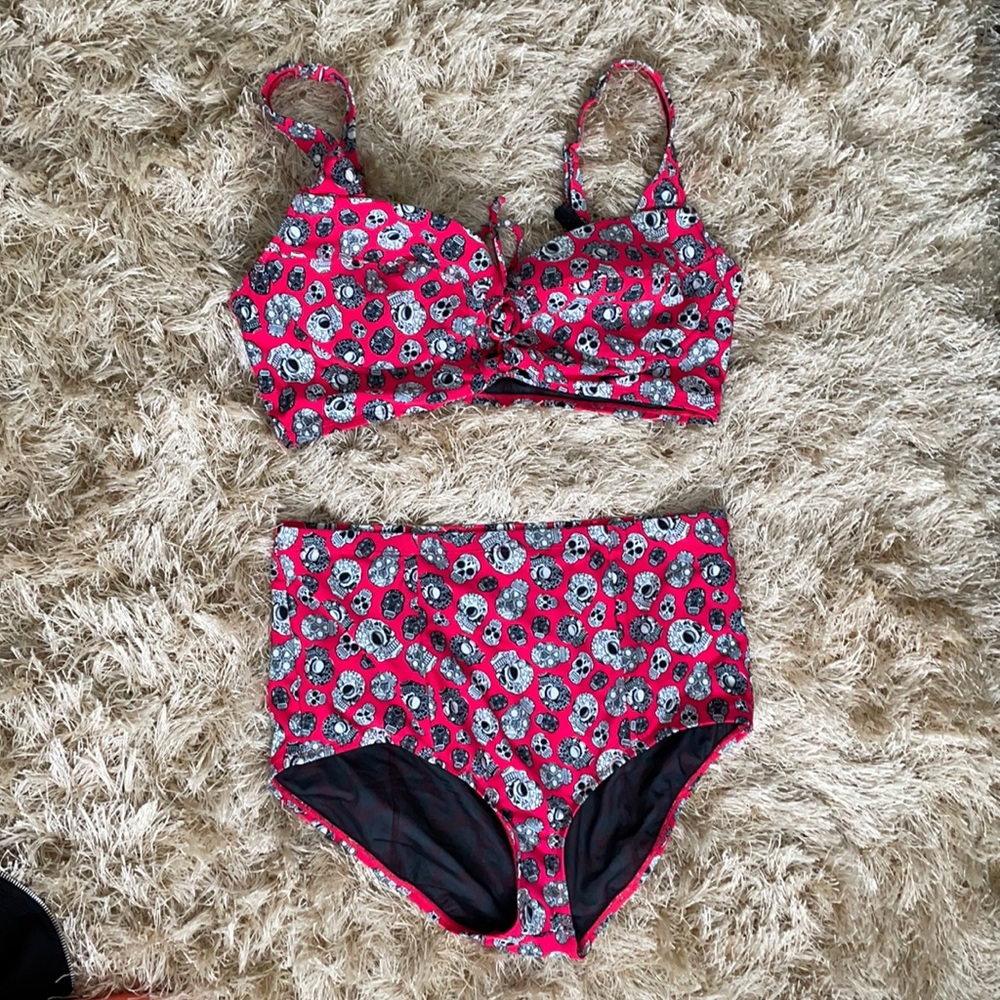 Torrid two piece size 2(18) skull print